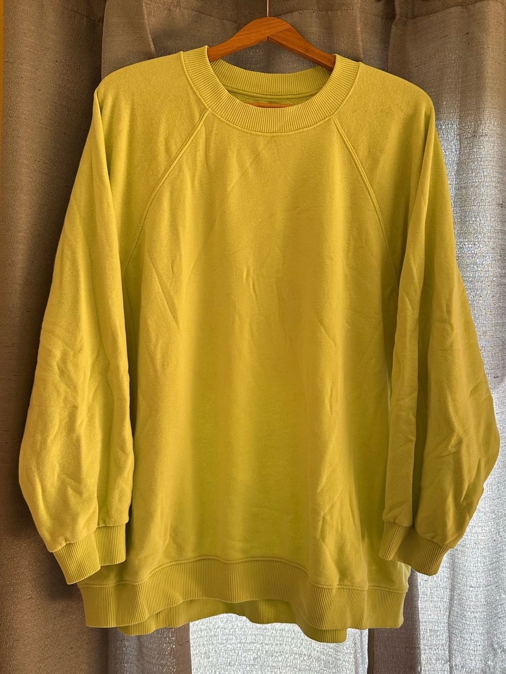 Ladies American Eagle Outfitters Ahh-mazingly soft Lime Green Crewneck Sweater